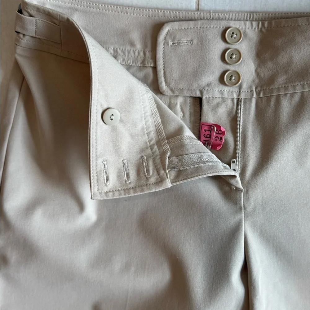 Ann Taylor Loft Tan Ann Bermuda Stretch Button fly Zip Shorts 6P khaki medium 6